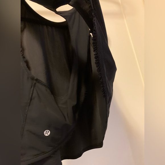 Lululemon Open Cross Back with Ruffle detailing - Picture 4 of 5